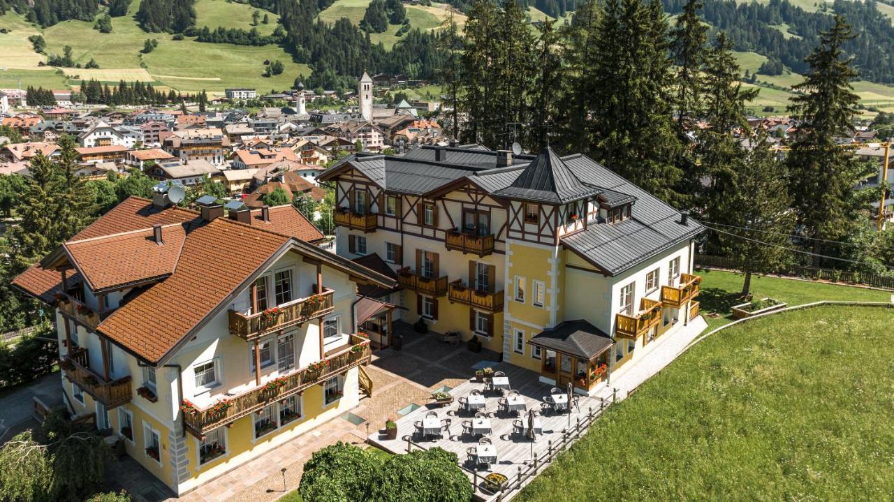 Hotel Villa Waldheim San Candido Exterior photo