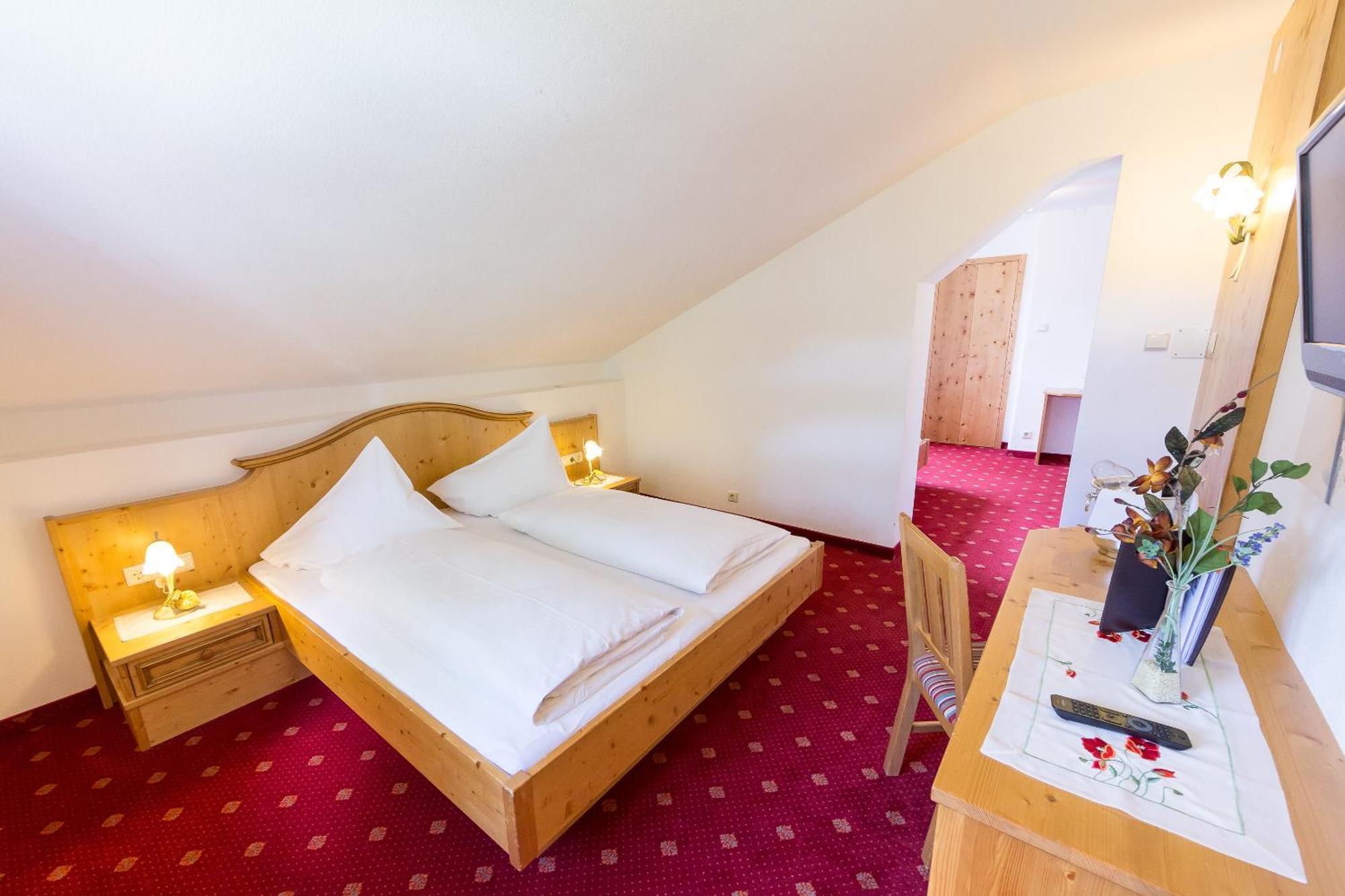 Hotel Villa Waldheim San Candido Room photo